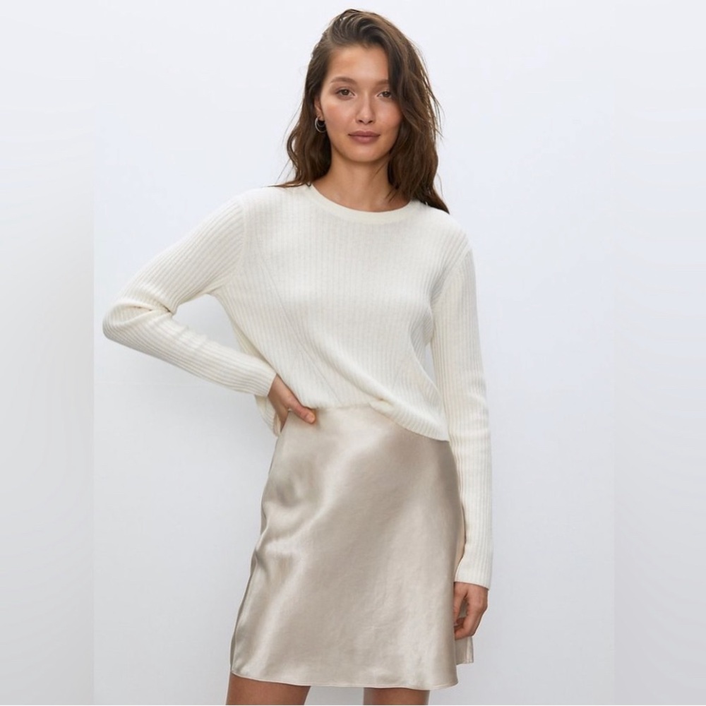 Aritzia Babaton Slip Mini Skirt in Denude Feminine Satin - Picture 4 of 9